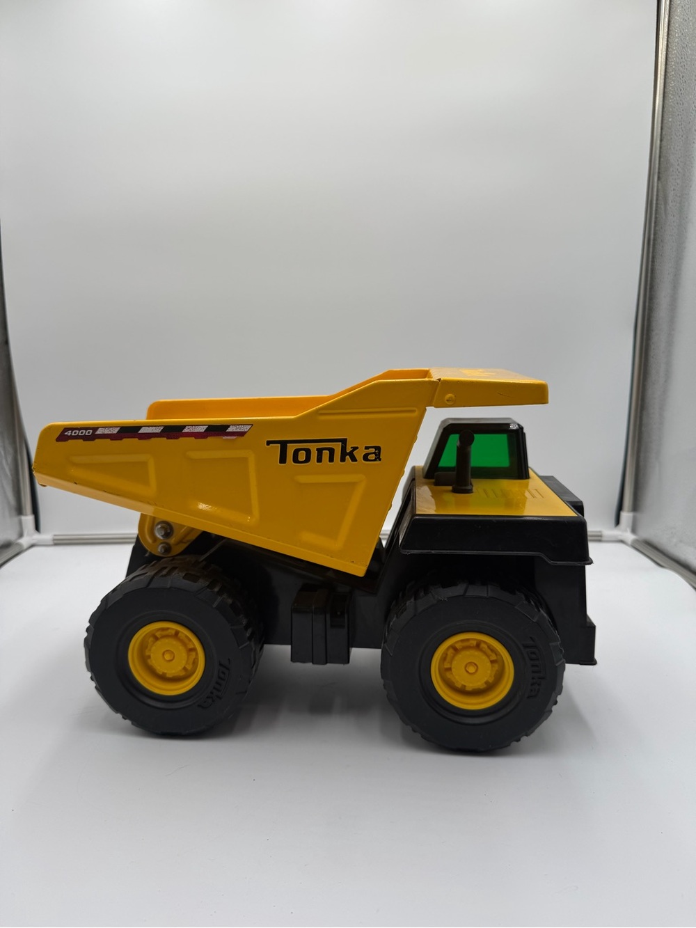 Vintage 2009 Tonka 4000 Dump Truck Yellow Black Hasbro Toy Construction Vehicle